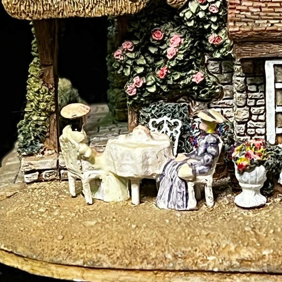 Lilliput Lane | Bargate Cottage Tea Room | English Tea Rooms Collection - Picture 5 of 15